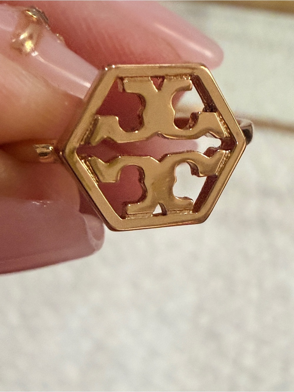 Tory Burch Gold Hexagonal Logo Openwork Ring | New + Dust Bag - Size 7 - Picture 5 of 7